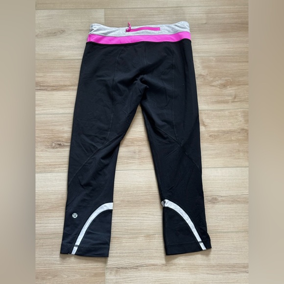 Lululemon Run: Inspire Crop II
Black / Metallic Silver / Pow Pink - Picture 13 of 15